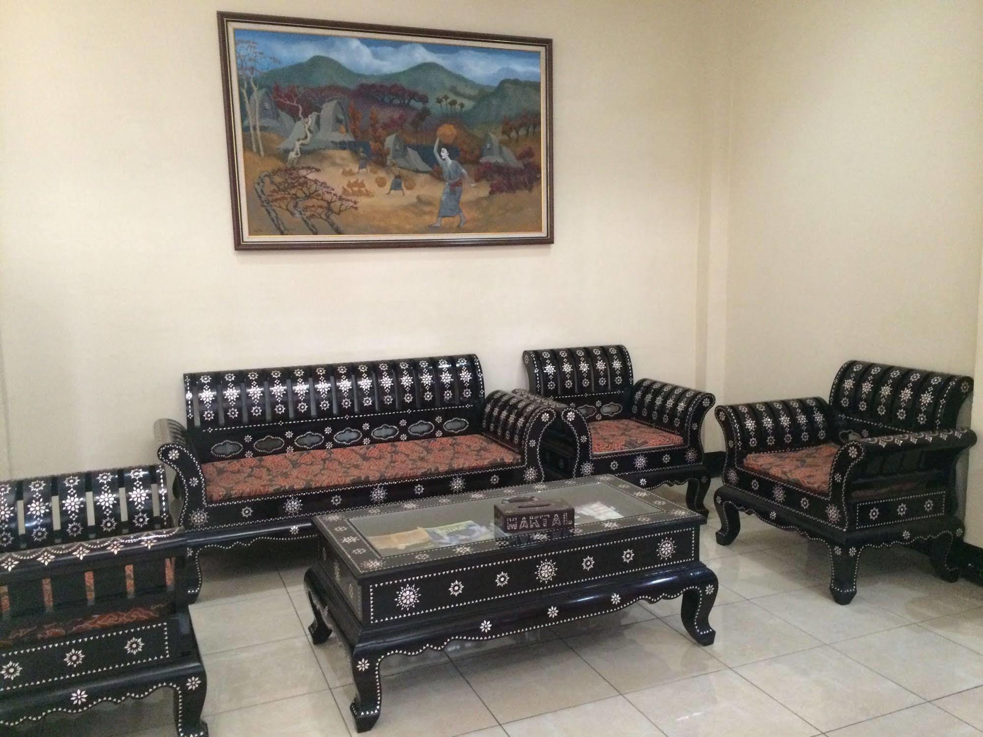 Maktal Hotel Mataram Buitenkant foto
