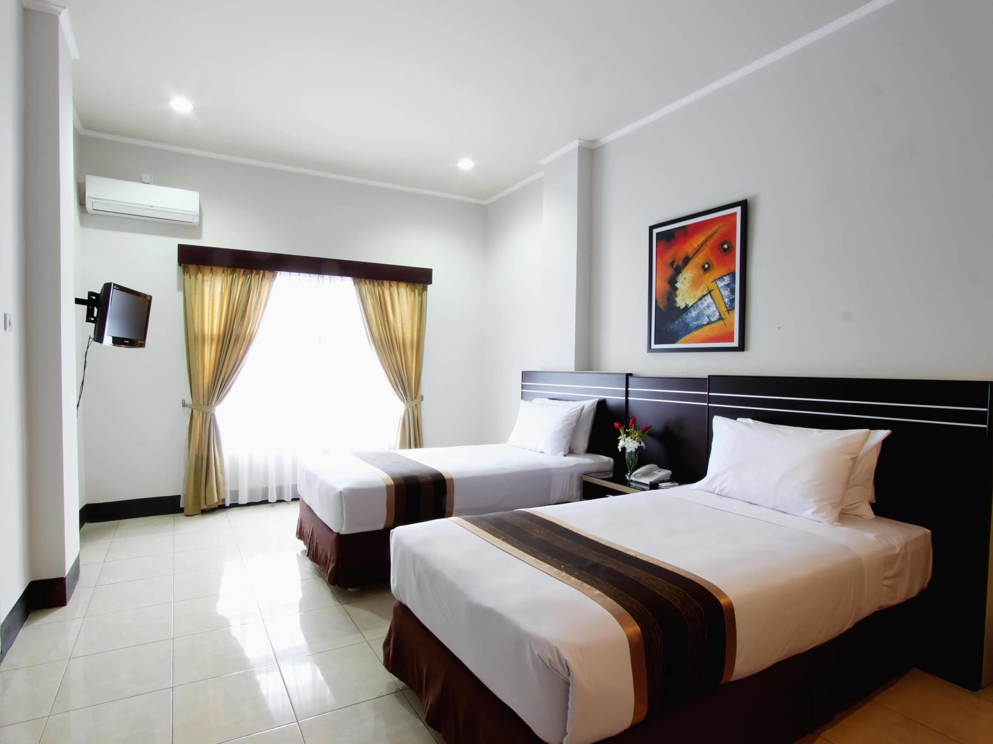 Maktal Hotel Mataram Buitenkant foto