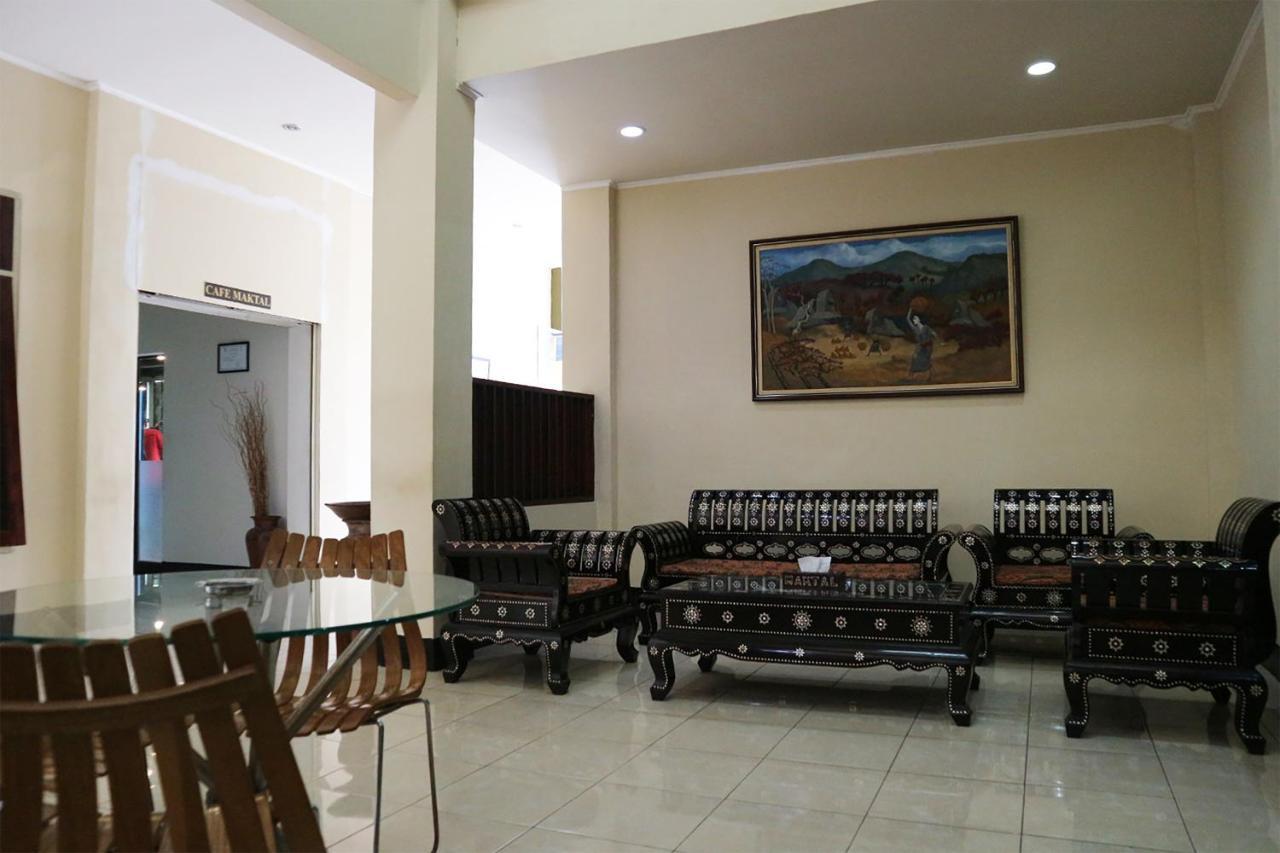 Maktal Hotel Mataram Buitenkant foto