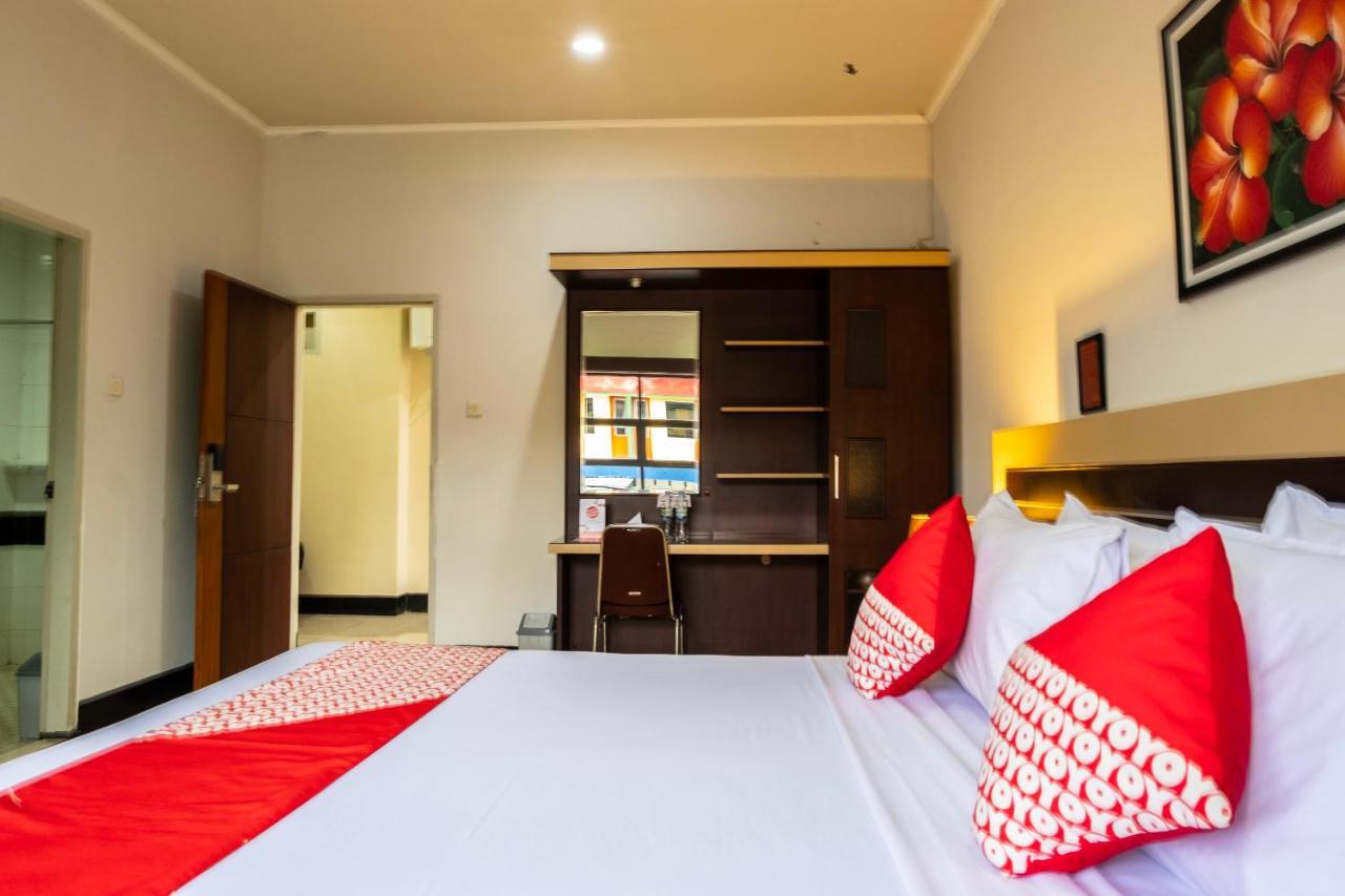 Maktal Hotel Mataram Buitenkant foto